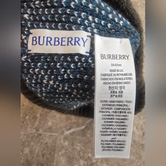 BURBERRY cashemere Hat - Picture 3 of 3
